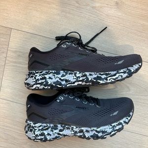 WORN ONCE women’s brooks ghost 15 tennis shoes size 6